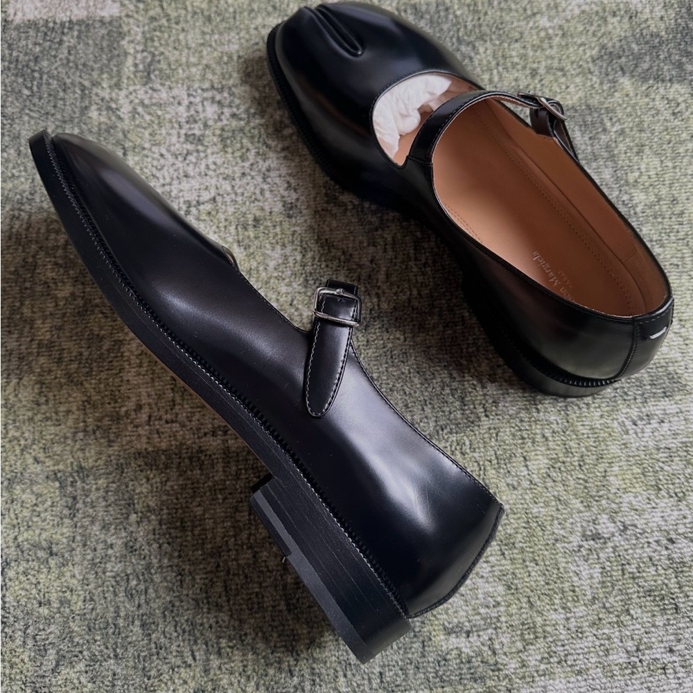 Maison Martin Margiela Black Leather Tabi Mary Jane Flats with Buckle - Picture 2 of 3